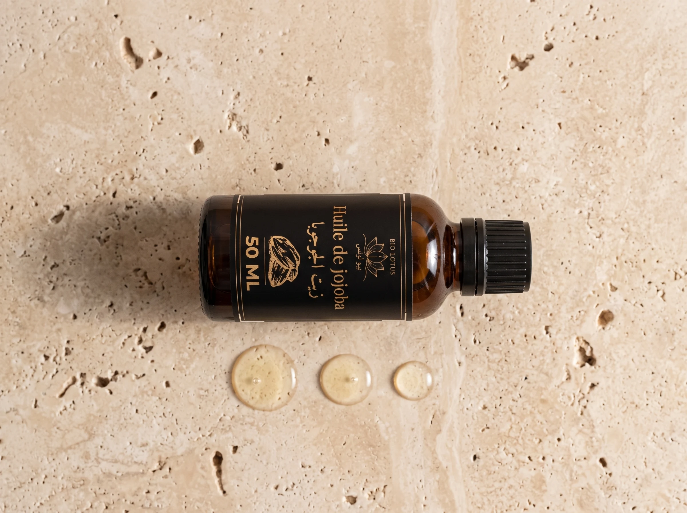 Texture légère de l'huile de jojoba pour une hydratation sans film gras